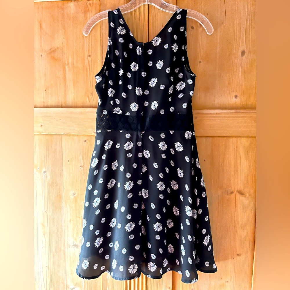 Adorable daisy print black dress with lace detail at waist. Size 2